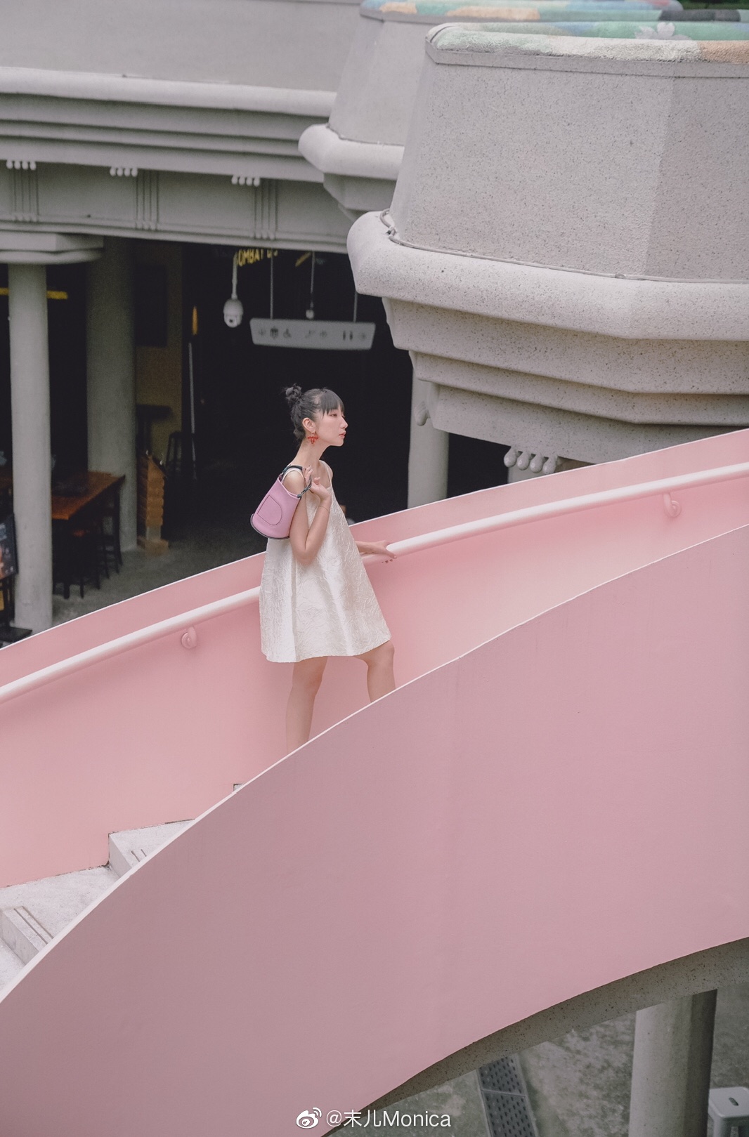 델보 팽 미니 버킷 크로스백